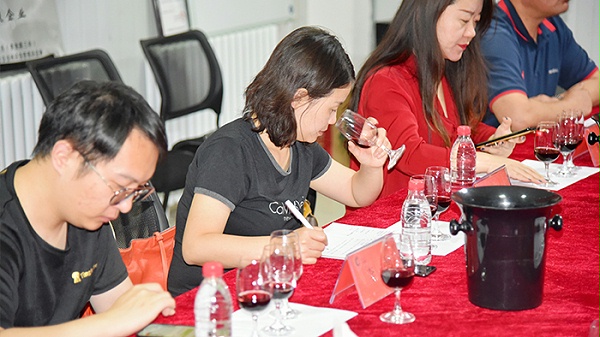 中菲酒庄-新疆葡萄酒-国产葡萄酒-葡萄酒 (2)
